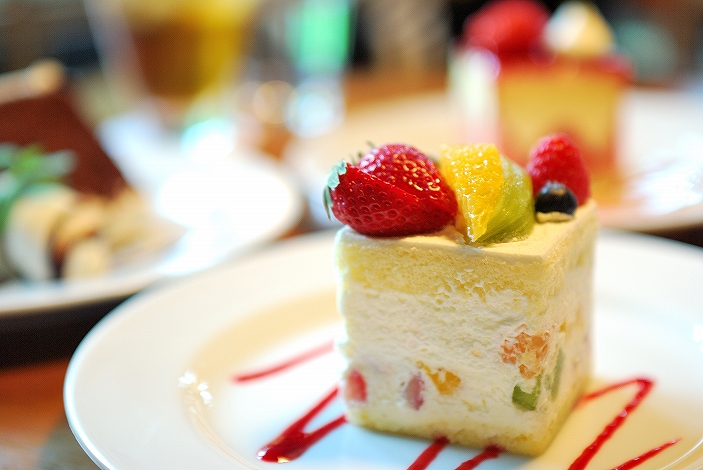 かわいいケーキ カラフルショートケーキ