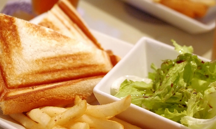 食パンでカンタン！カフェメニュー　ハムとチーズのホットサンド