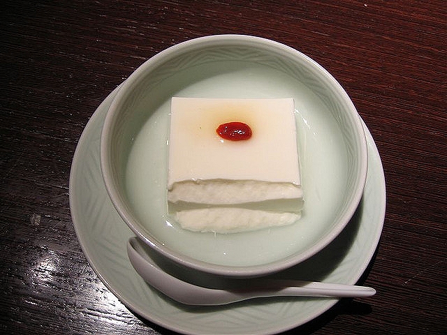 ダイエット中にオススメ！豆乳で作る杏仁豆腐レシピ