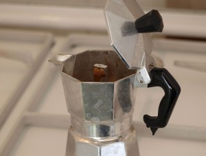 コーヒーと仲良くなっているマキネッタ