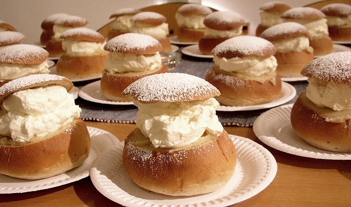シュークリームたちがこっち見てる
