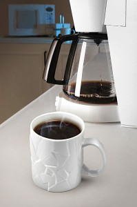 割れてるようなデザインの割れていないマグカップ003