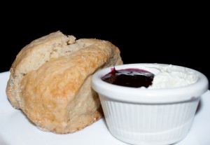 生クリームをトッピングしてもおいしいスコーンの作り方_10