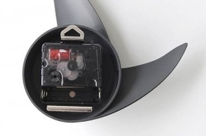 シンプルな壁掛け時計なのに飛んで行っちゃいそう004