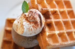 ホットケーキミックスでワッフル作ろ　あったかスイーツレシピ
